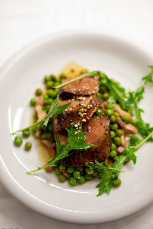 Canard et petits pois La Table de Romane est une brasserie